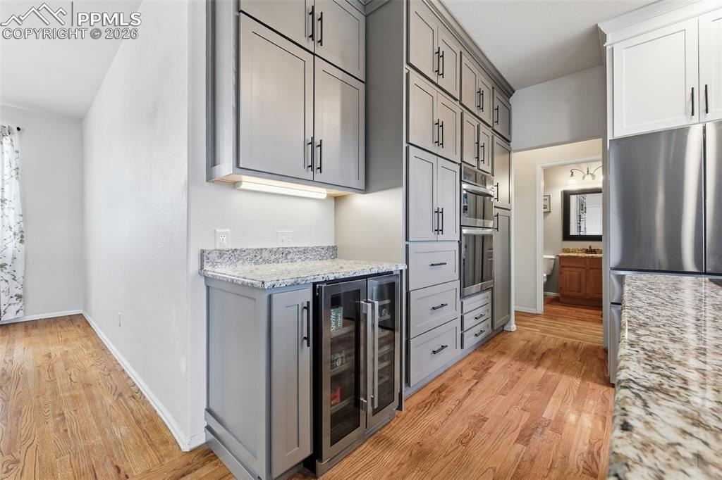 Image 18 of 50: Kitchen