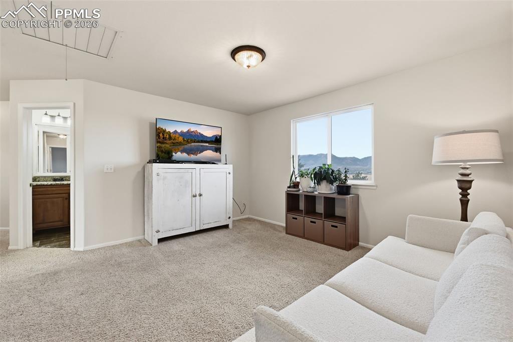 Image 23 of 50: Sitting Room