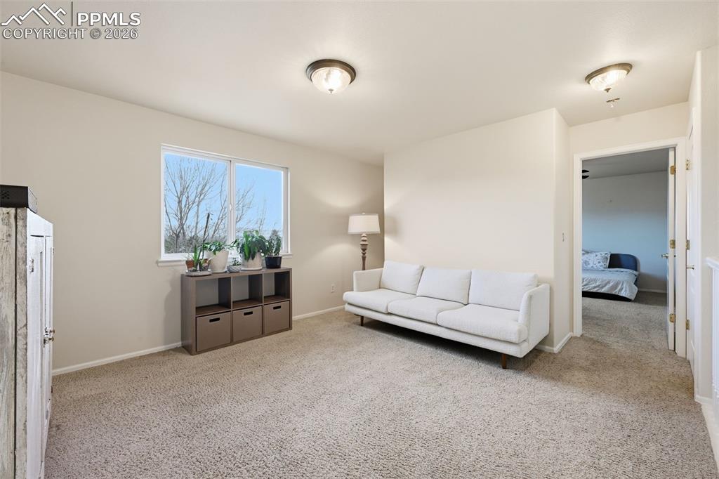 Image 25 of 50: Sitting Room