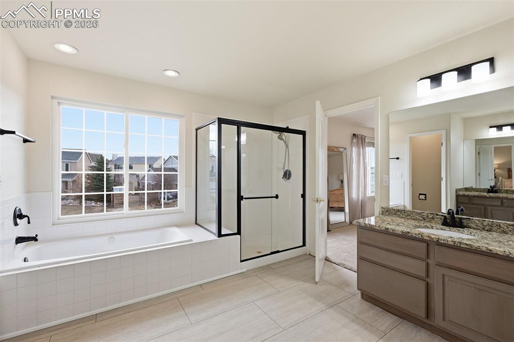 Image 30 of 50: Bathroom