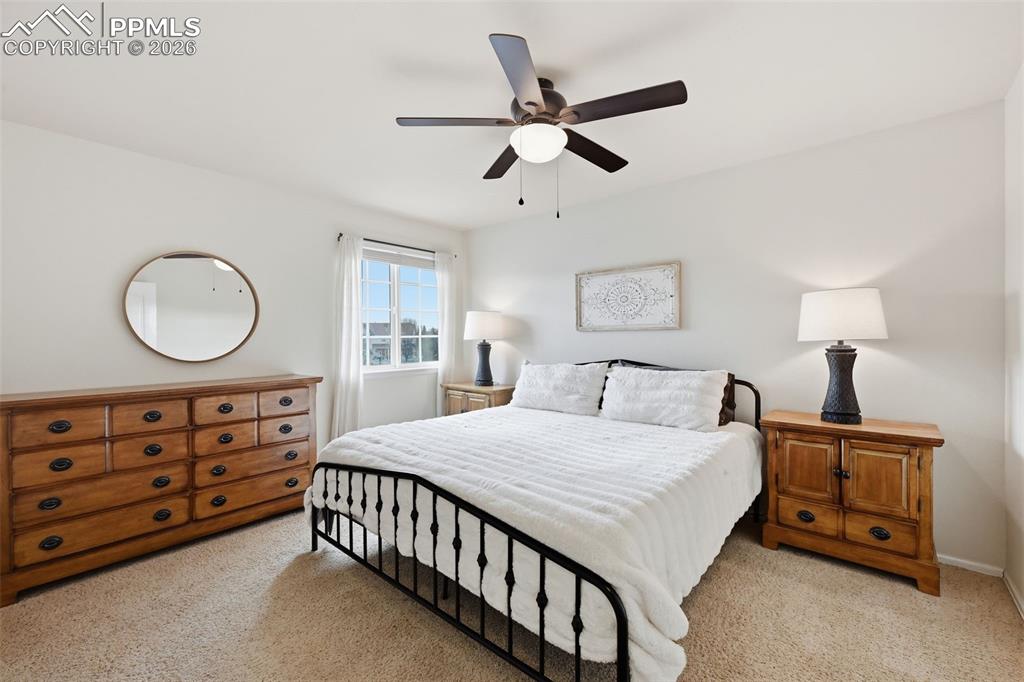 Image 31 of 50: Bedroom