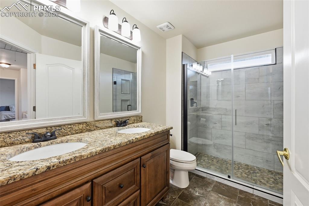 Image 34 of 50: Bathroom