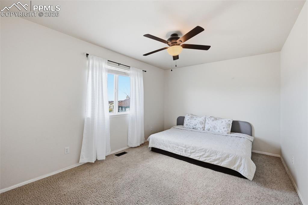 Image 35 of 50: Bedroom