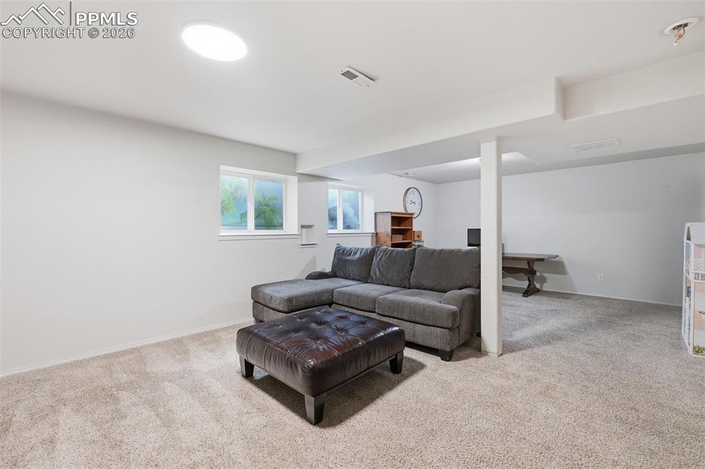 Image 36 of 50: Living Room