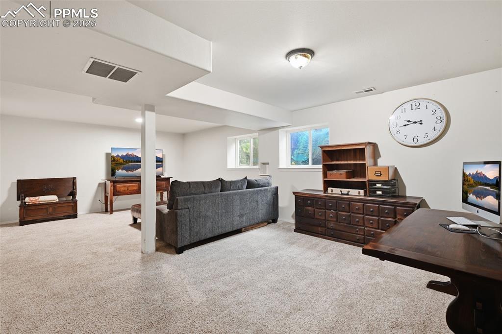 Image 37 of 50: Living Room