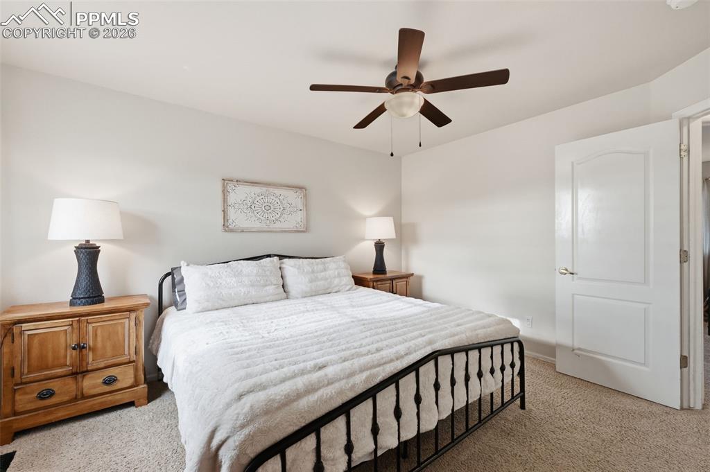 Image 4 of 50: Bedroom