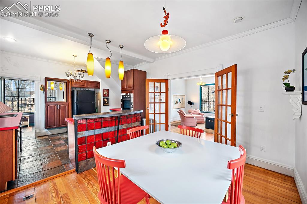 Image 10 of 42: Dining Area