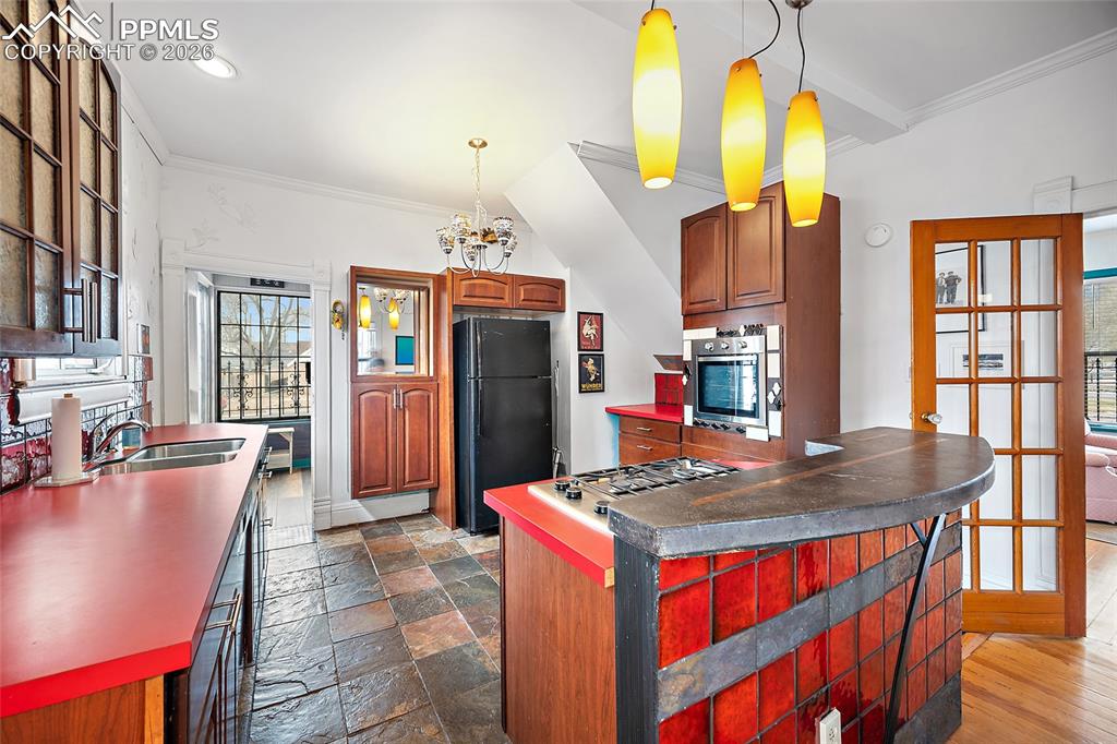 Image 12 of 42: Kitchen