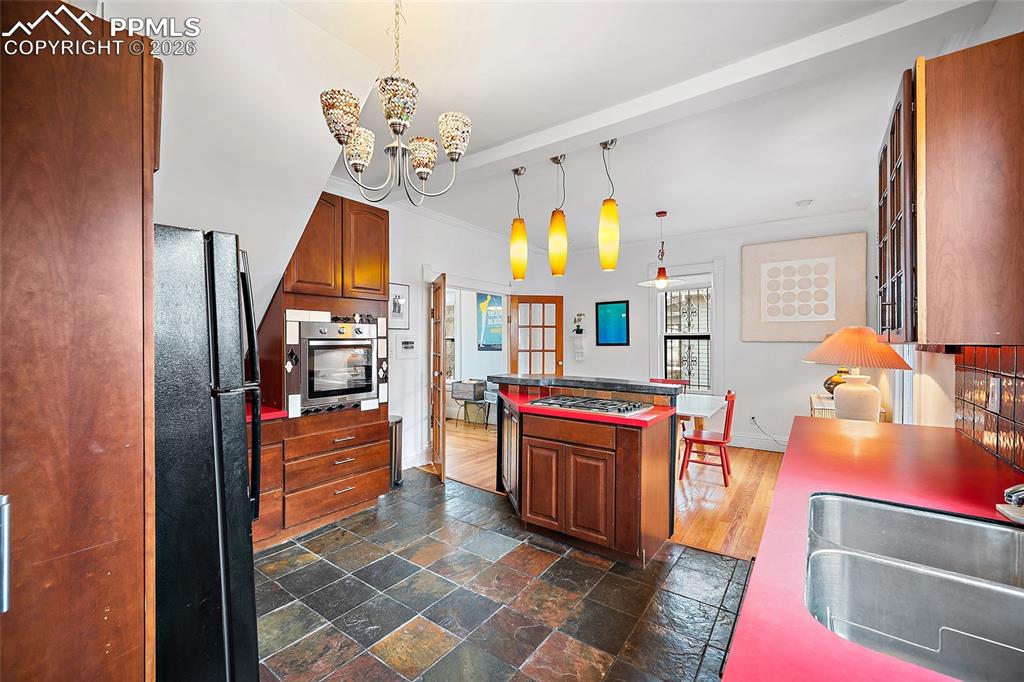 Image 13 of 42: Kitchen