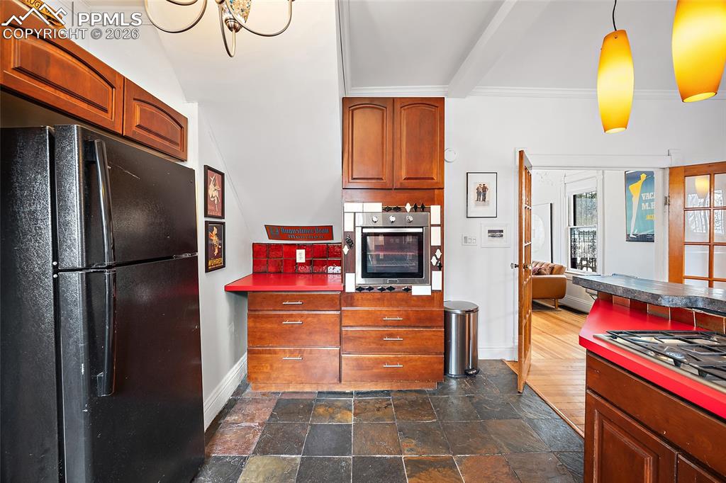 Image 14 of 42: Kitchen