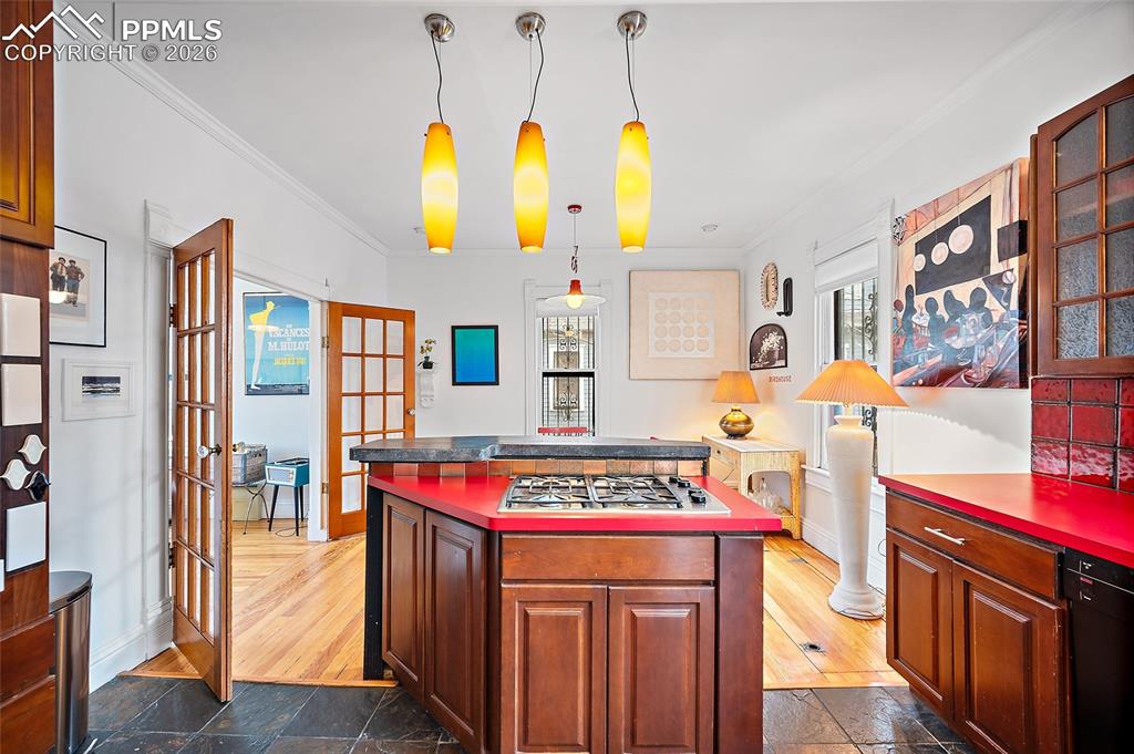 Image 15 of 42: Kitchen