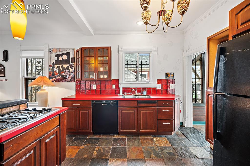 Image 16 of 42: Kitchen