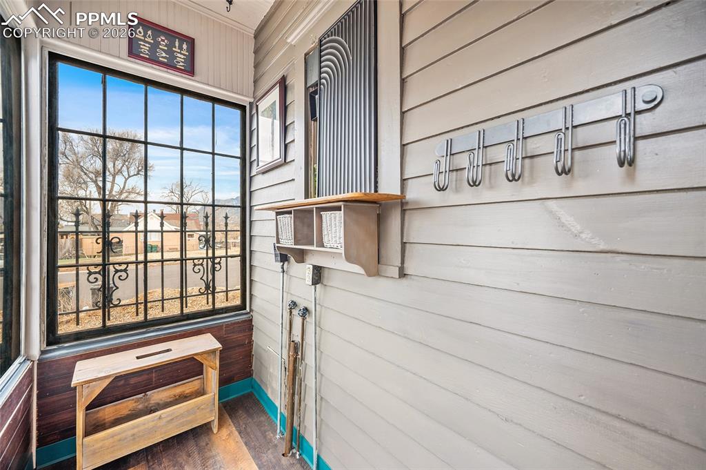 Image 17 of 42: Entry