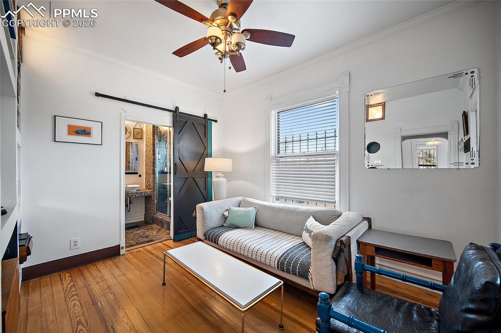 Image 18 of 42: Sitting Room