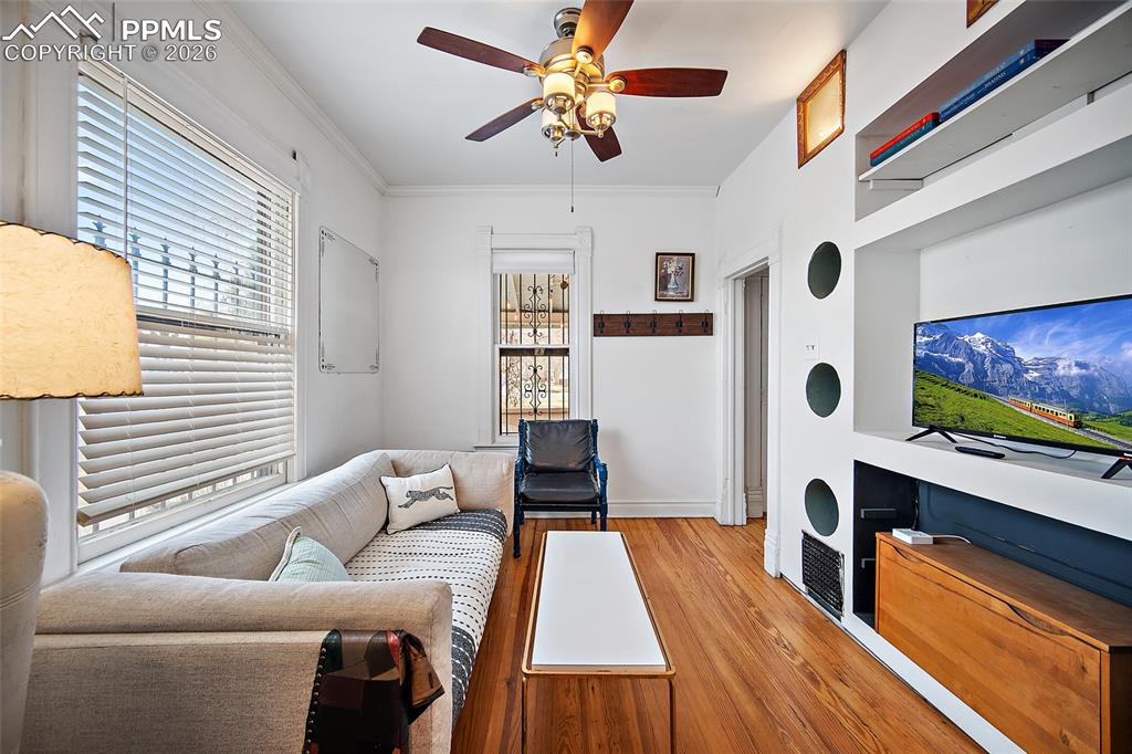 Image 19 of 42: Living Room