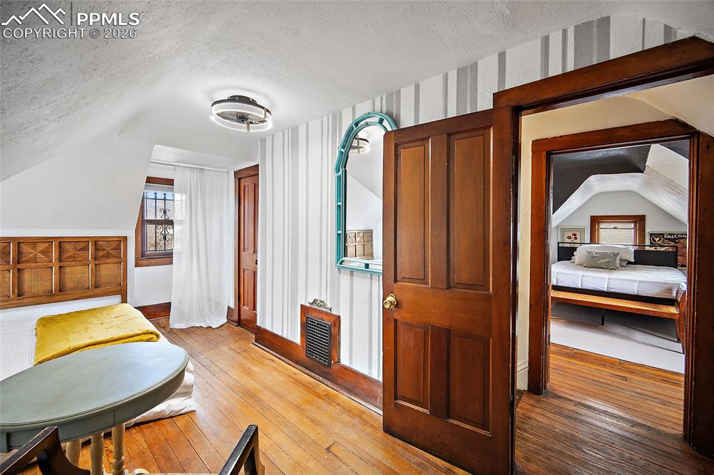 Image 30 of 42: Bedroom