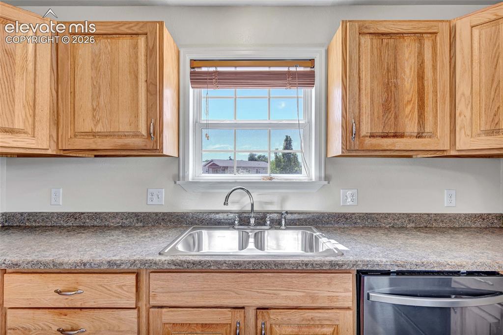 Image 13 of 35: Kitchen