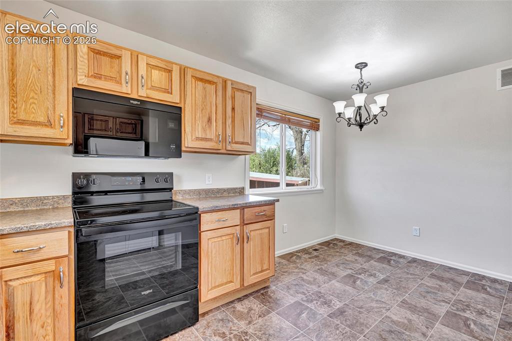 Image 14 of 35: Kitchen