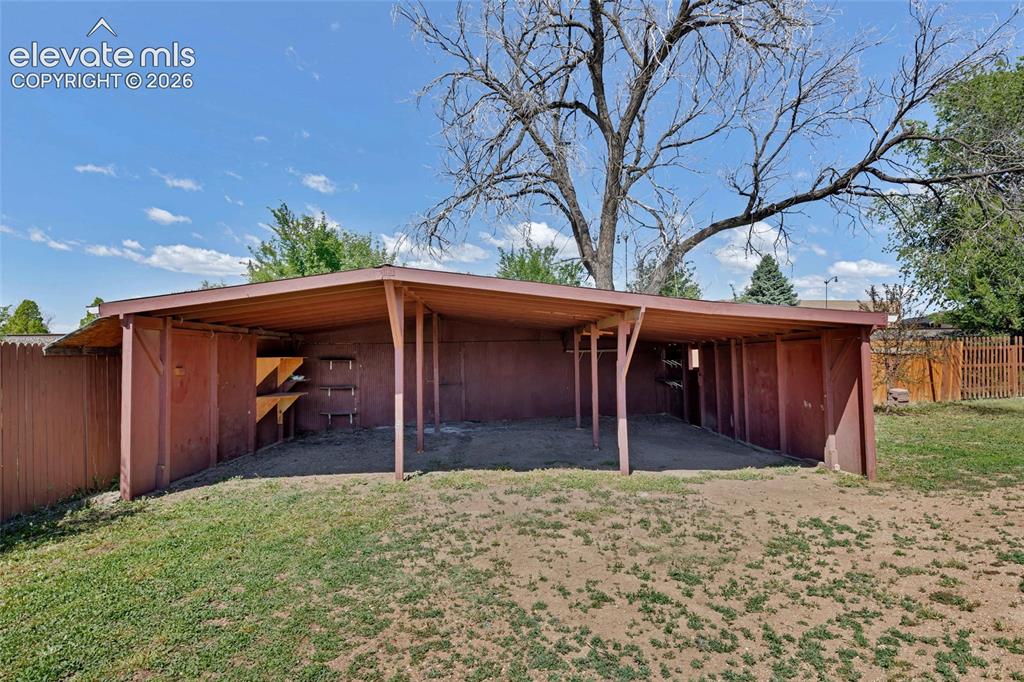 Image 28 of 35: carport/workshop