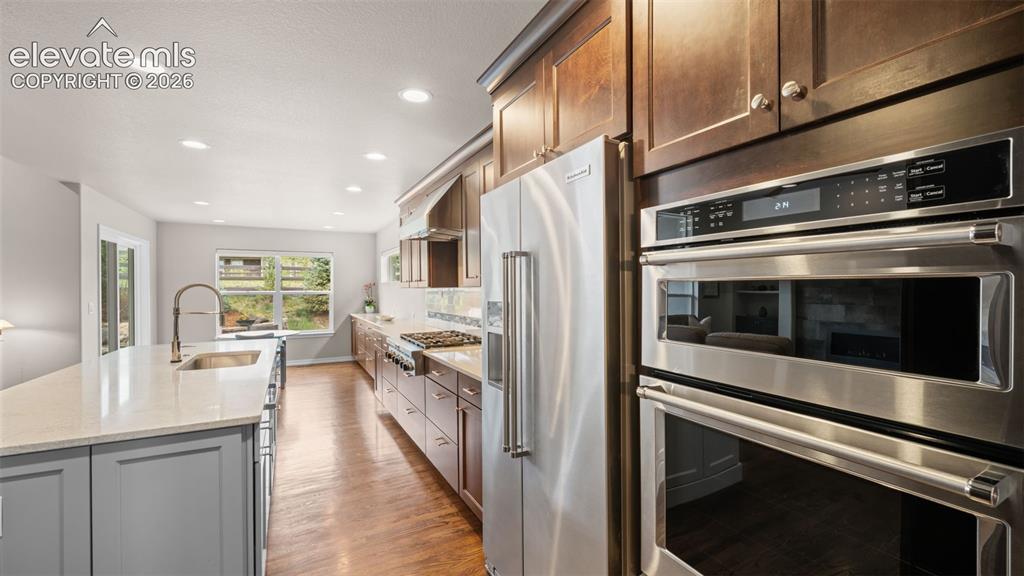 Image 11 of 44: Kitchen