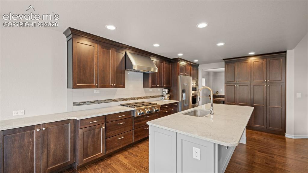 Image 13 of 44: Kitchen