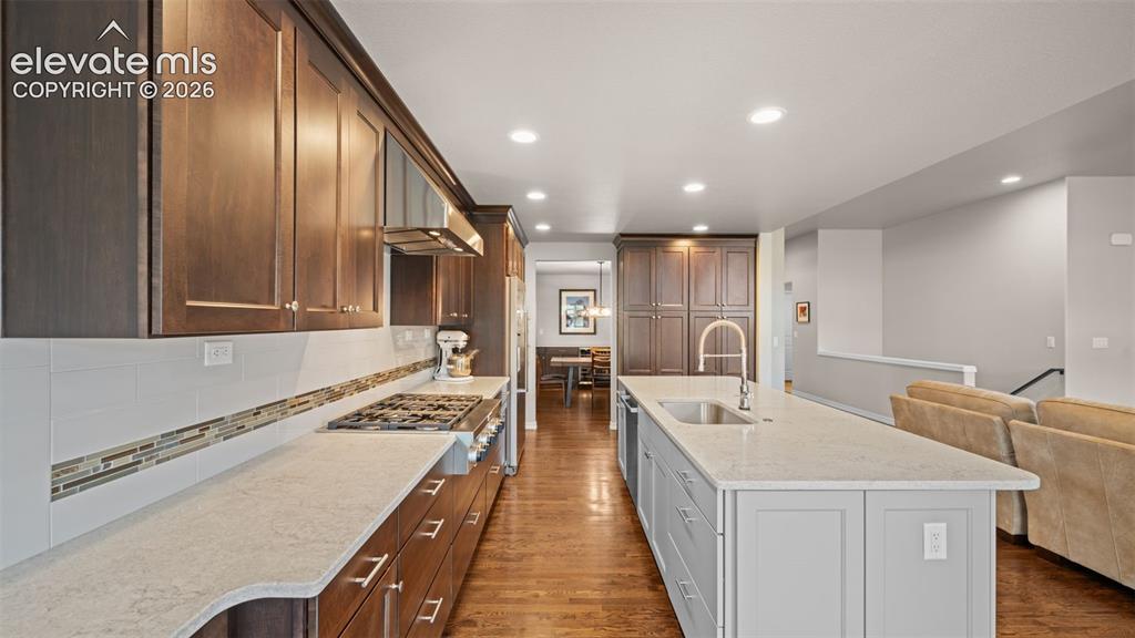 Image 14 of 44: Kitchen