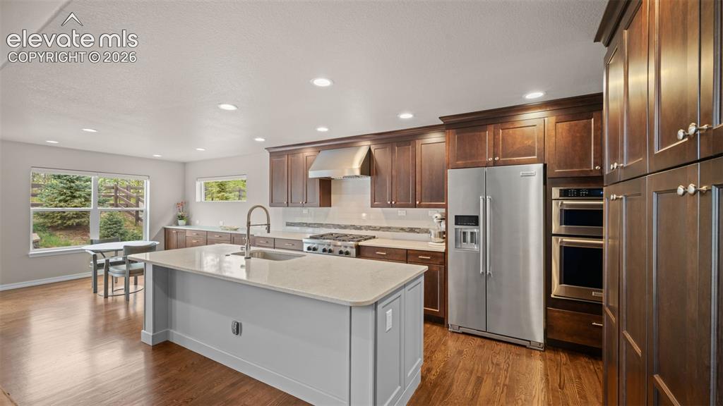 Image 15 of 44: Kitchen