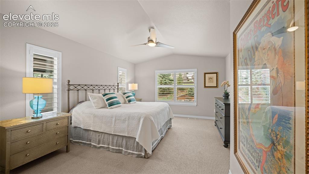 Image 18 of 44: Bedroom