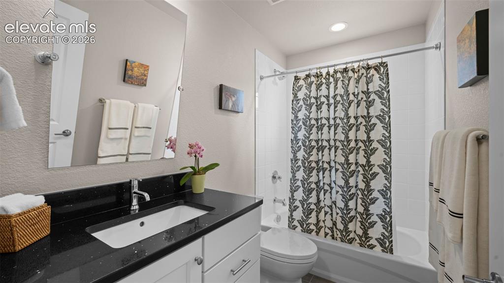Image 6 of 44: Bathroom