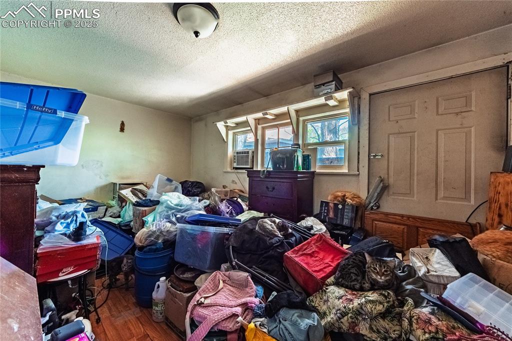 Image 16 of 22: Back Unit