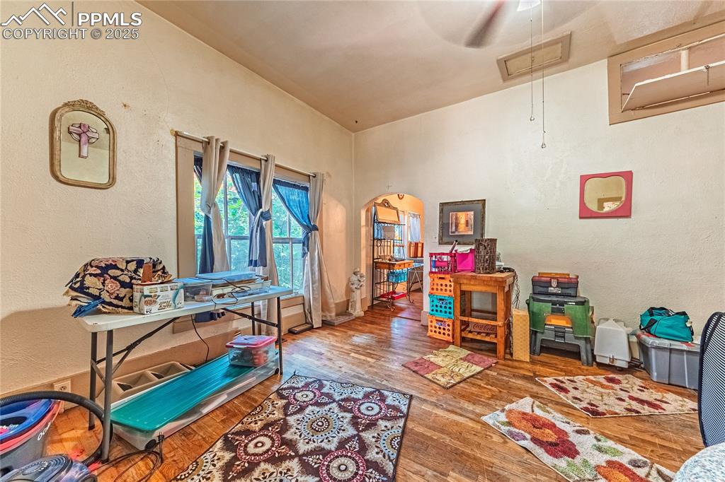 Image 8 of 22: Front Unit