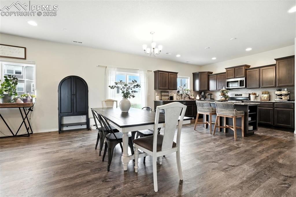 Image 10 of 48: Dining Area