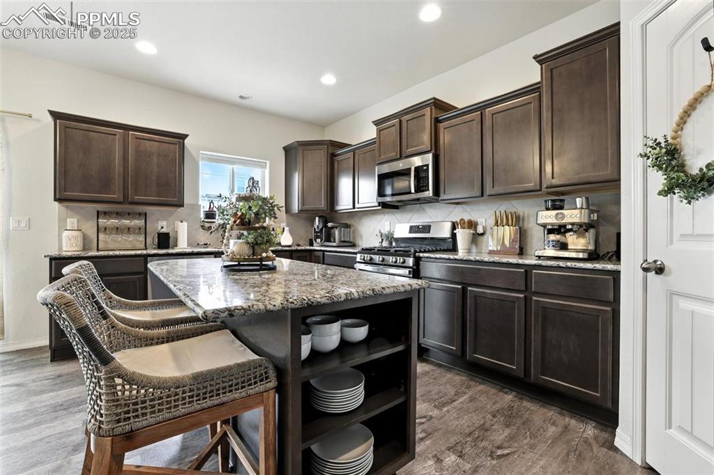 Image 15 of 48: Kitchen