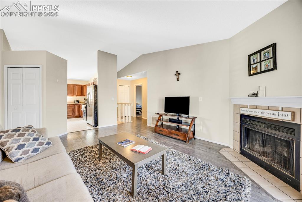 Image 9 of 11: Living Room