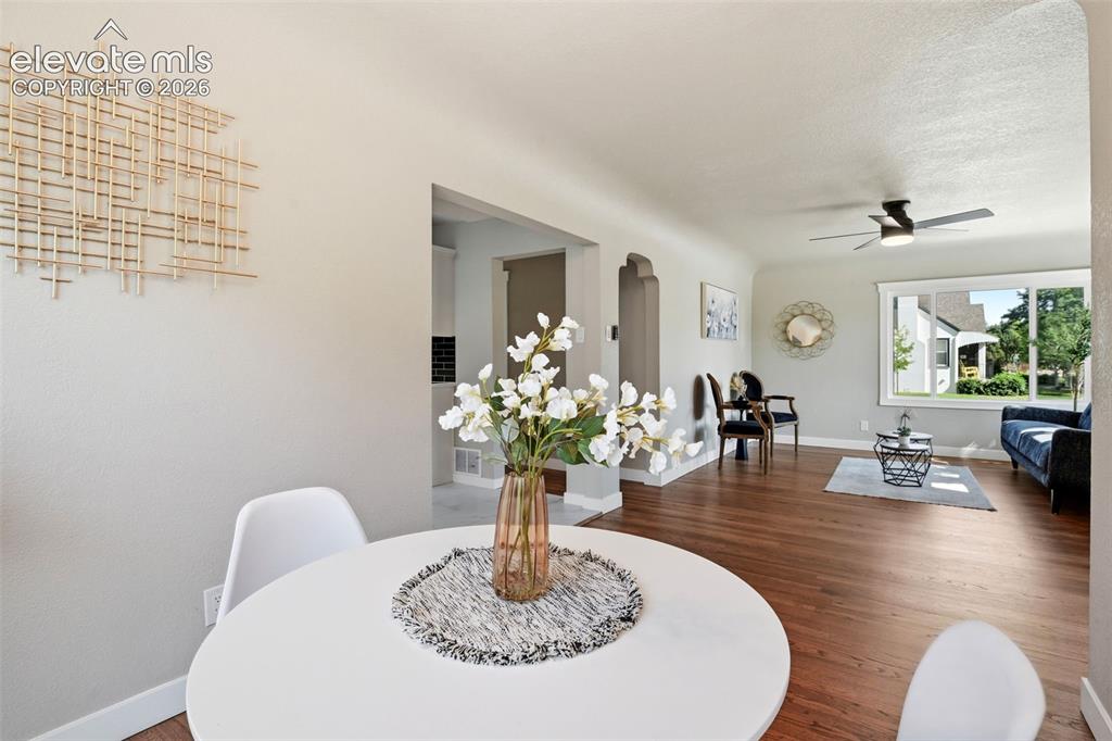 Image 12 of 50: Dining Area