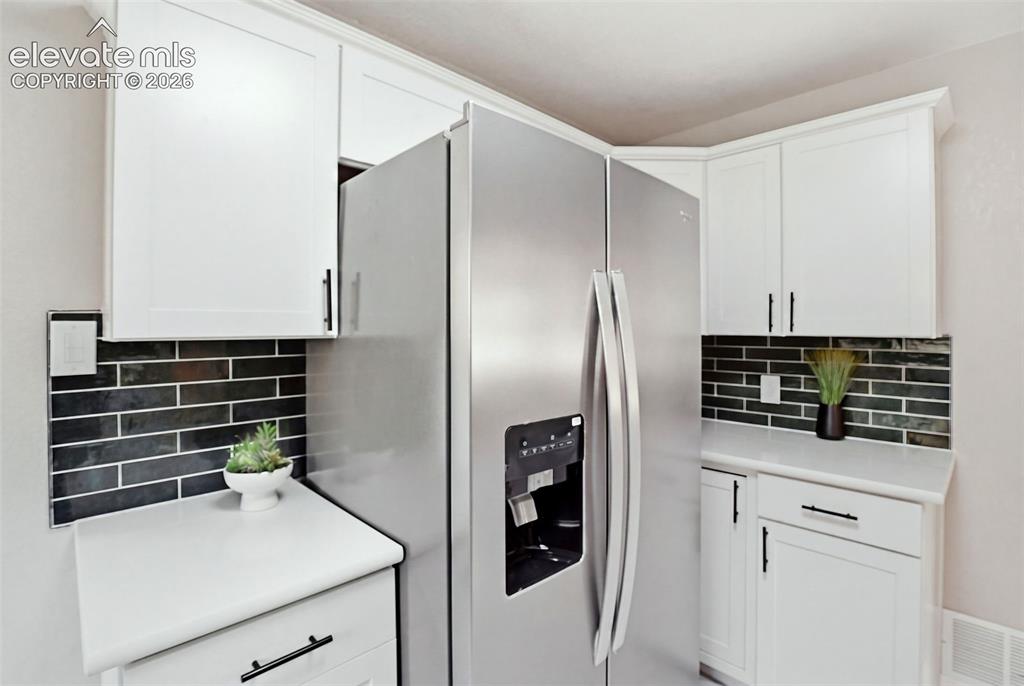 Image 17 of 50: Kitchen