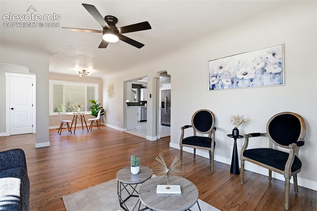 Image 9 of 50: Living Room
