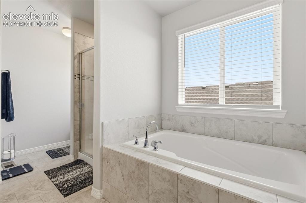 Image 17 of 37: Bathroom
