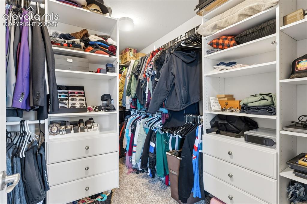 Image 18 of 37: Closet