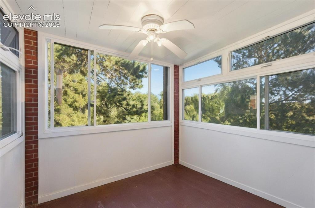 Image 10 of 35: Sun Room
