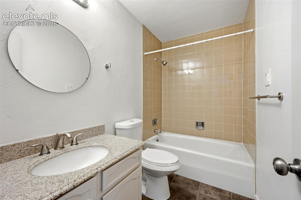 Image 28 of 35: Bathroom