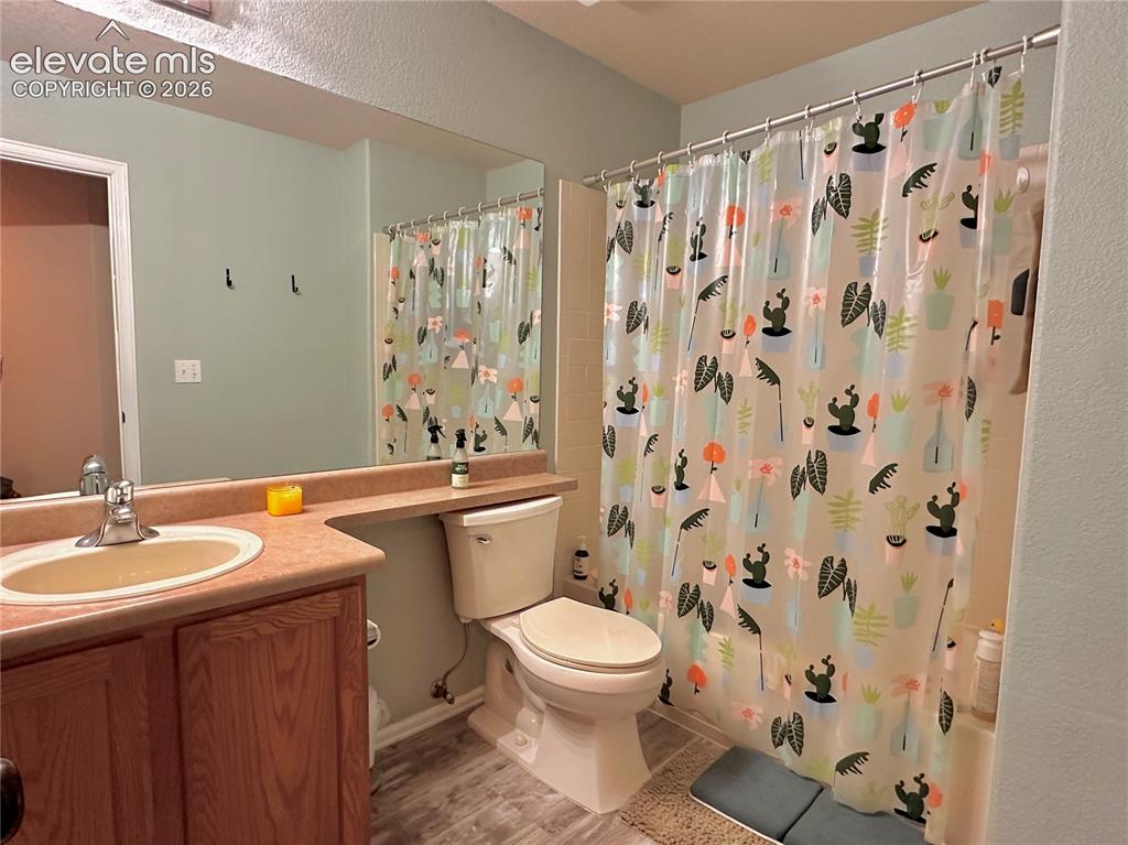 Image 14 of 30: Bathroom