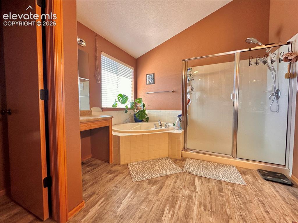 Image 17 of 30: Bathroom