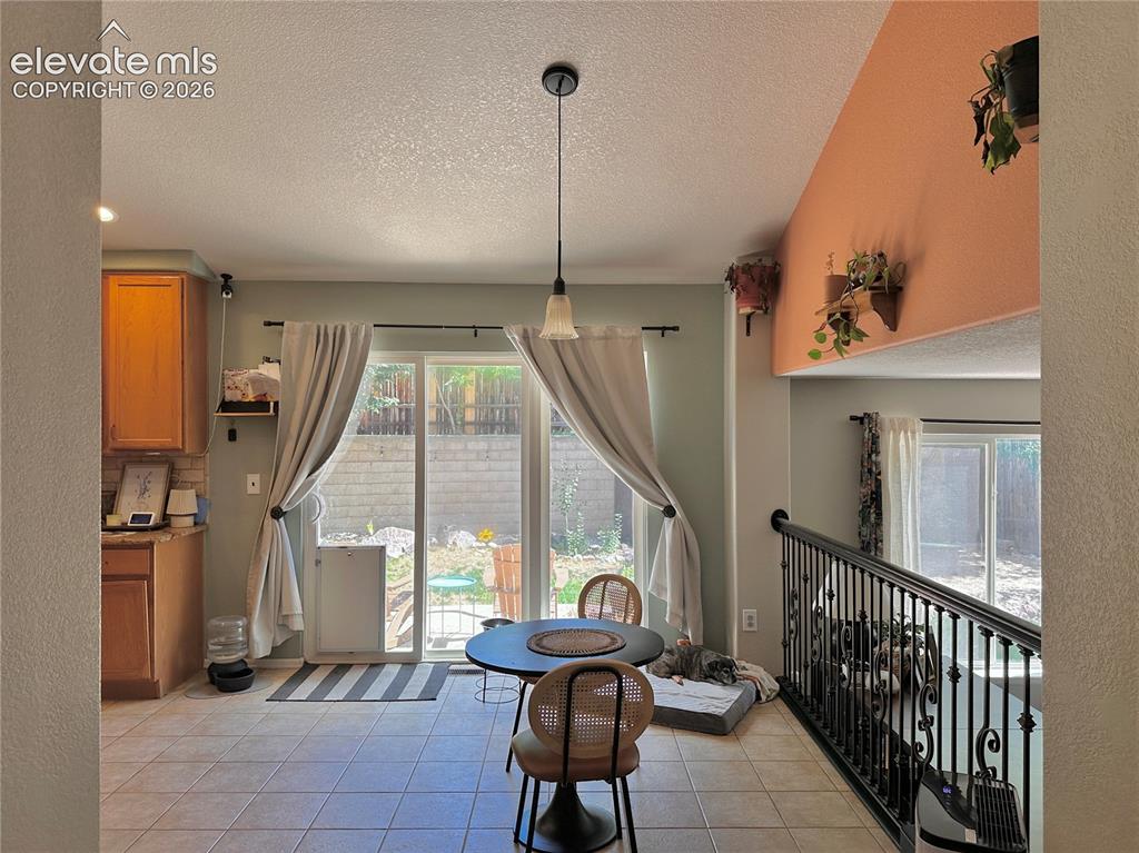 Image 4 of 30: Dining Area