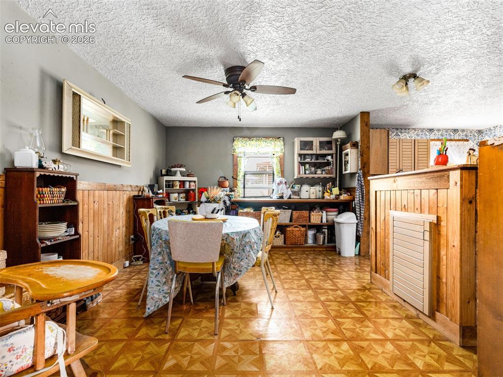Image 11 of 46: Dining Area