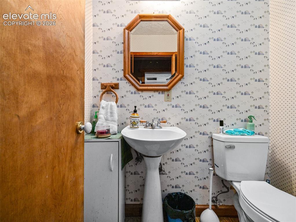 Image 14 of 46: Bathroom