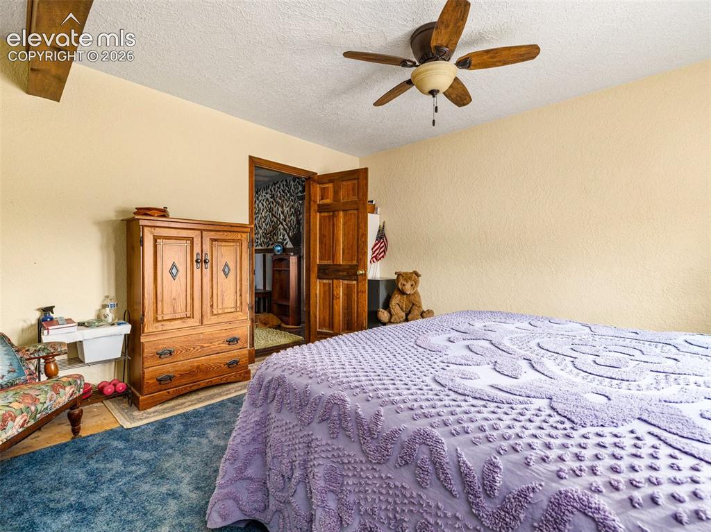 Image 18 of 46: Bedroom