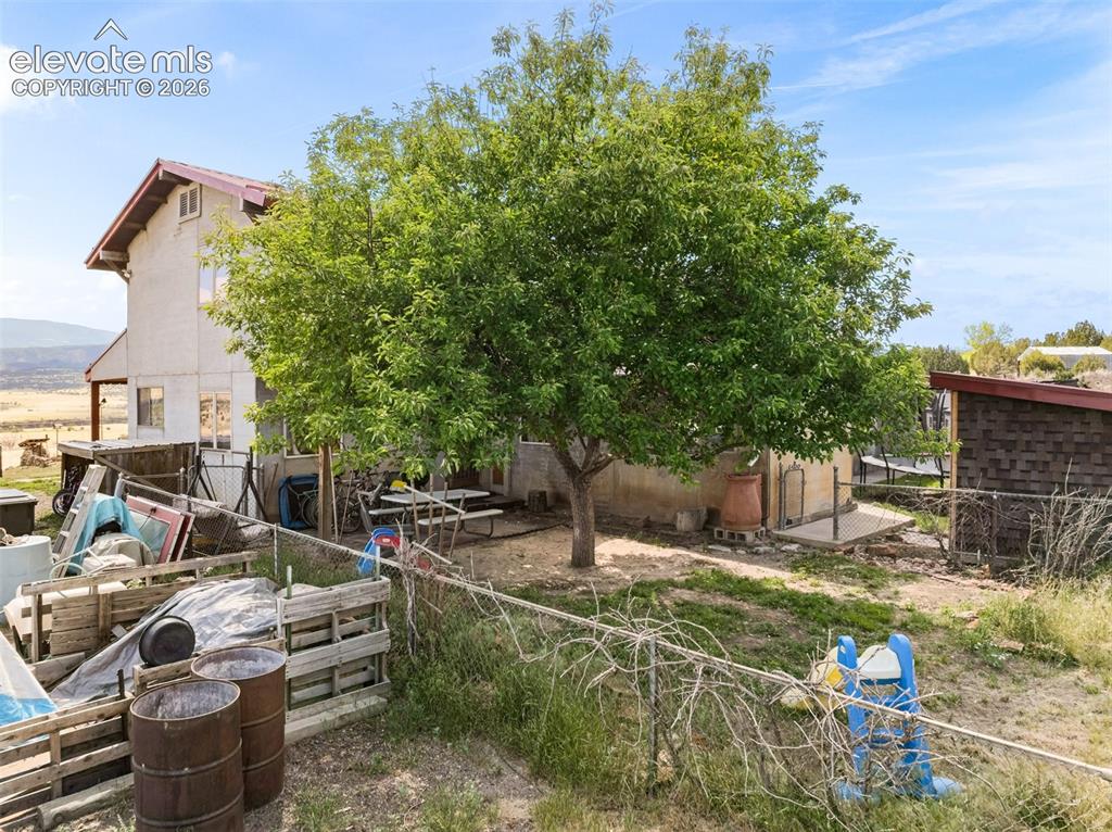Image 45 of 46: Yard