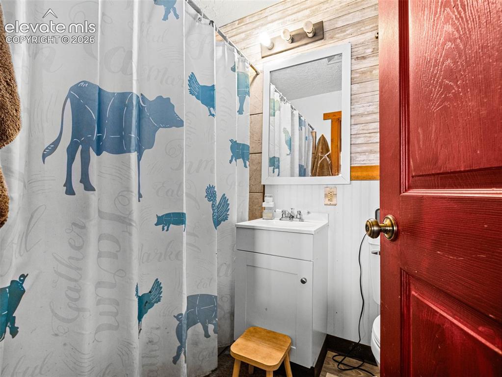 Image 8 of 46: Bathroom