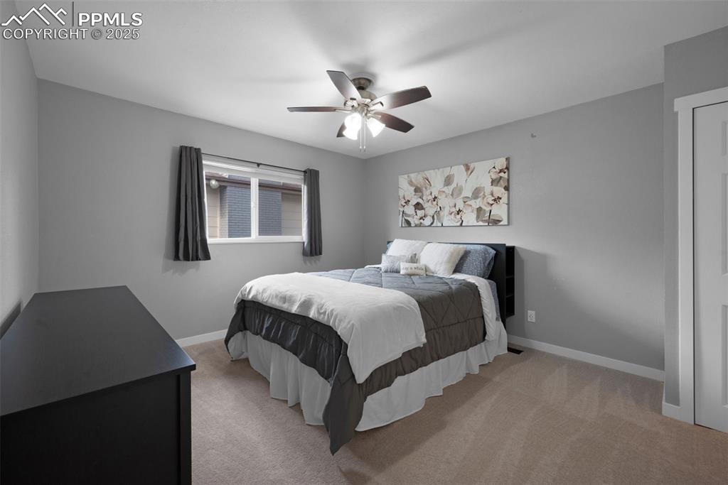 Image 17 of 27: Bedroom